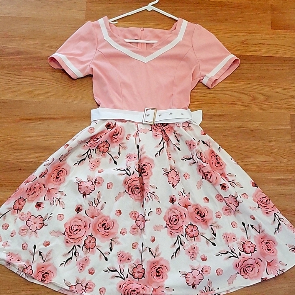 Short-sleeved dress